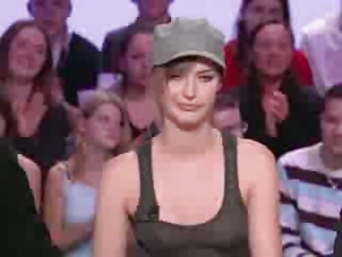 Lühike tüdruk saab v ...